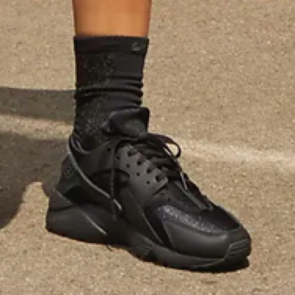 Nike Air Huarache Casual Shoes - Picture 7 of 14